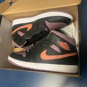 Air Jordan 1 Mid SE 'Black Sky J Mauve' size 10